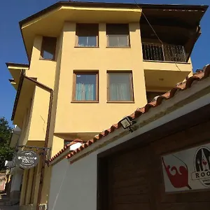 https://roots-hotel-and-wine-bar.plovdiv-hotels.com